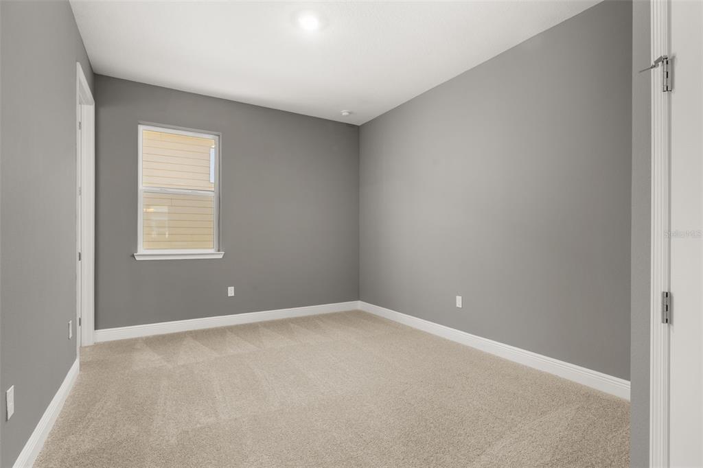 985 Fiesta Key Circle Lady Lake, FL 32159 - Photo 20 of 34 an empty room with windows