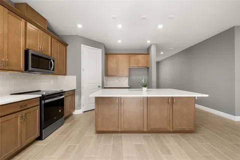 $334,990 | 985 Fiesta Key Circle, Lady Lake, FL 32159