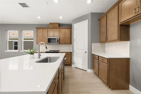 $334,990 | 985 Fiesta Key Circle, Lady Lake, FL 32159