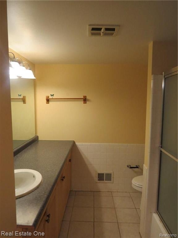 29552 Hoover Road, Unit 88 Warren, MI 48093 - Photo 15 of 18