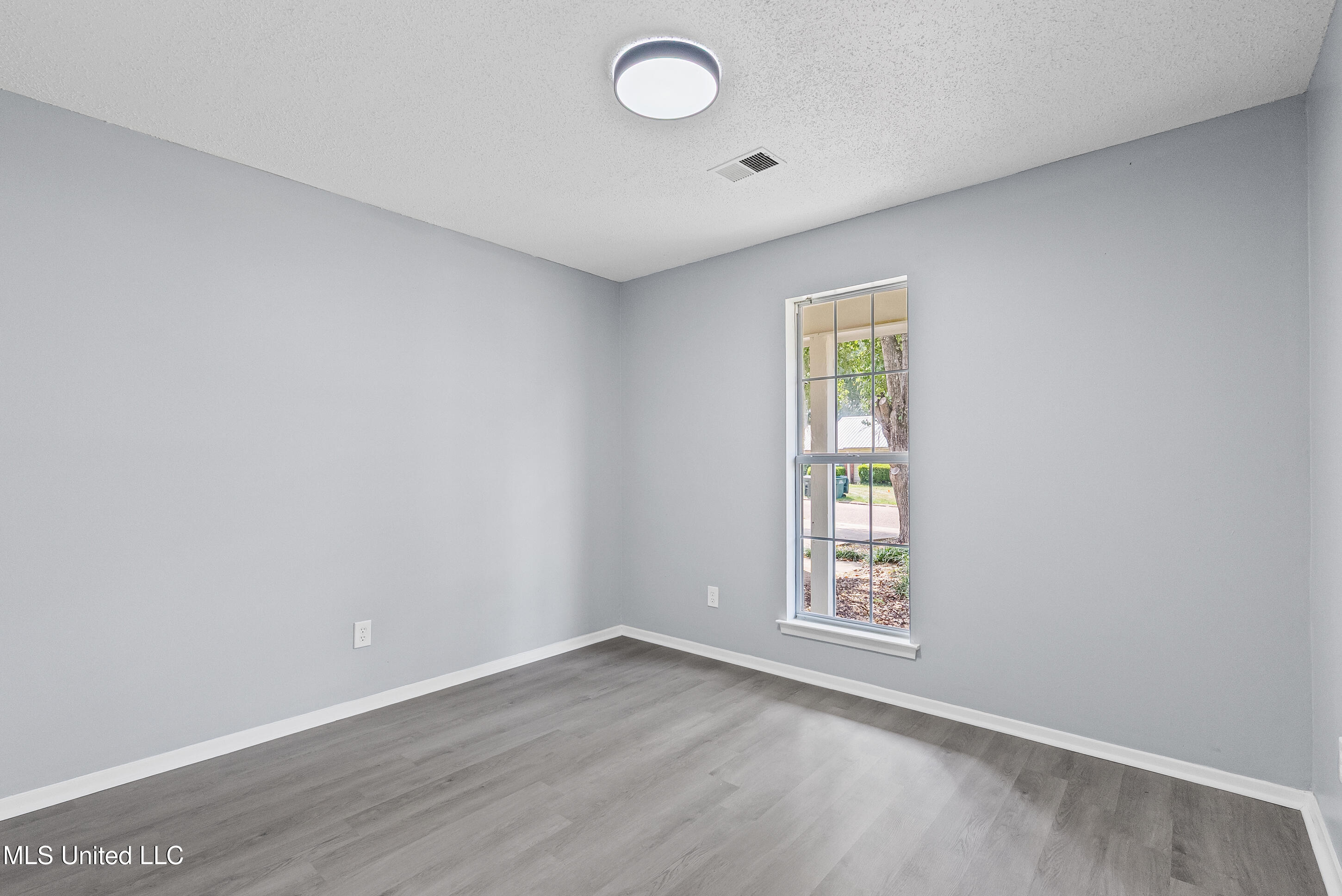 111 Floyd Circle Senatobia, MS 38668 - Photo 12 of 17 dsc02658