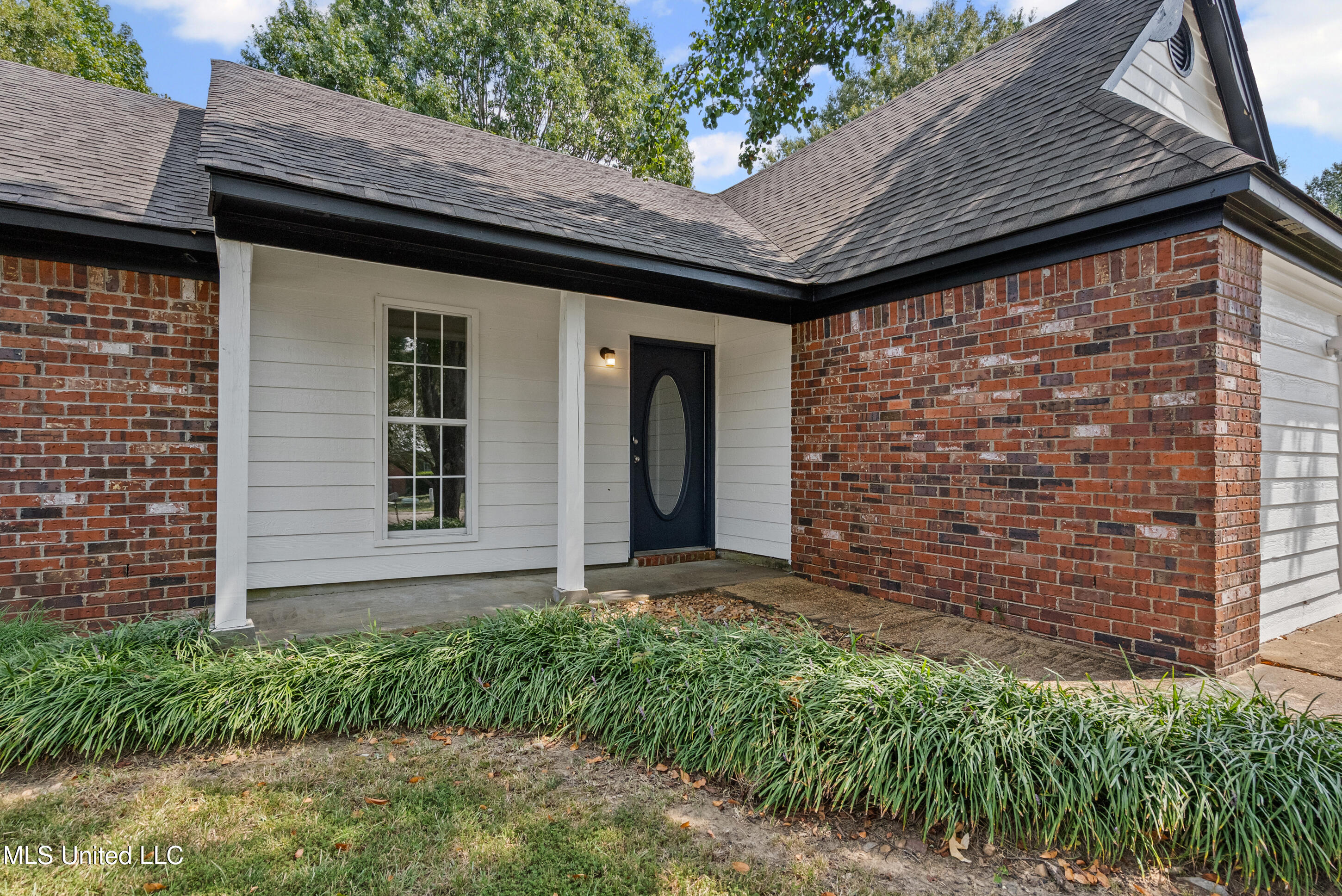 111 Floyd Circle Senatobia, MS 38668 - Photo 2 of 17 dsc02573