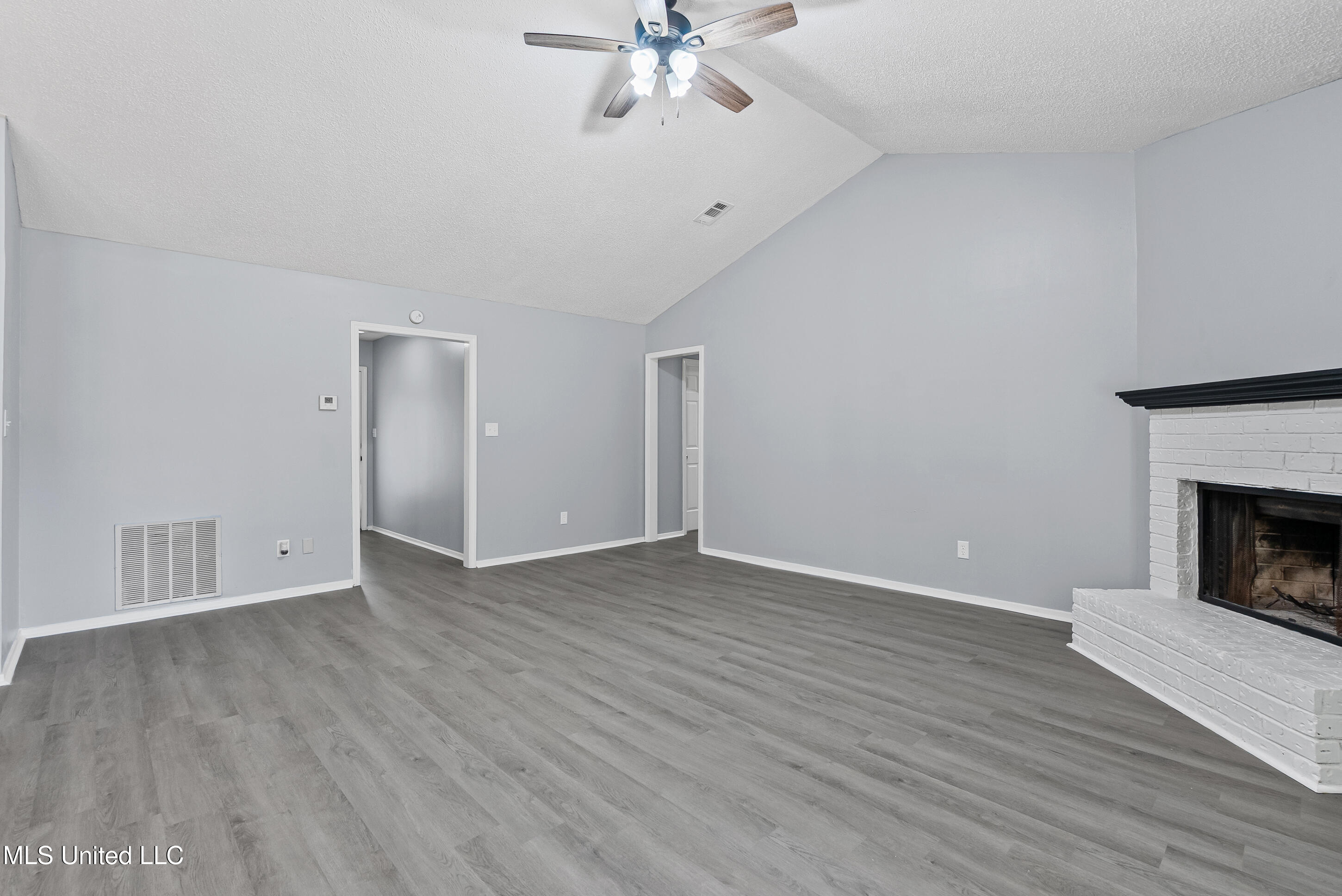 111 Floyd Circle Senatobia, MS 38668 - Photo 4 of 17 dsc02629