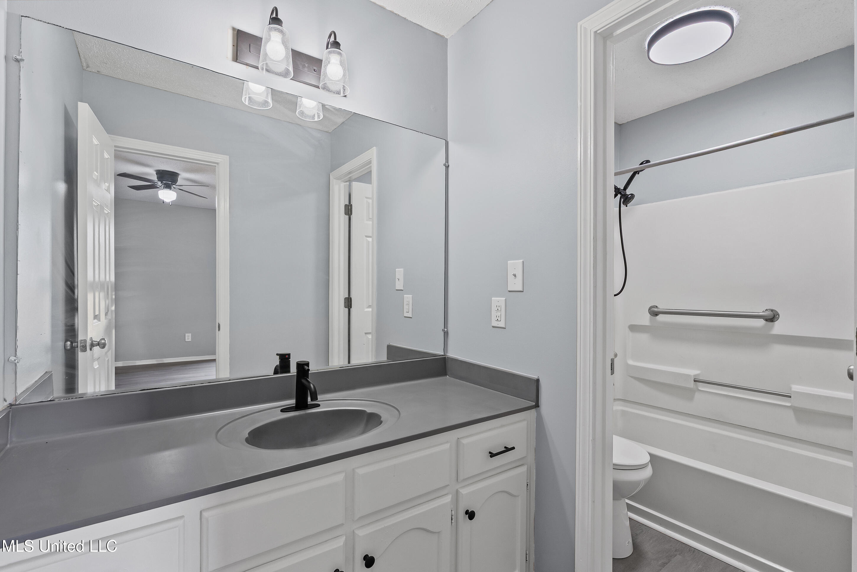 111 Floyd Circle Senatobia, MS 38668 - Photo 9 of 17 dsc02684