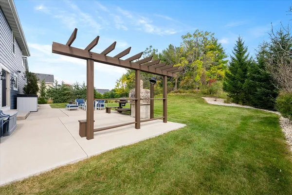 $949,900 | W273N2420 Arlington Court, Pewaukee, WI 53072