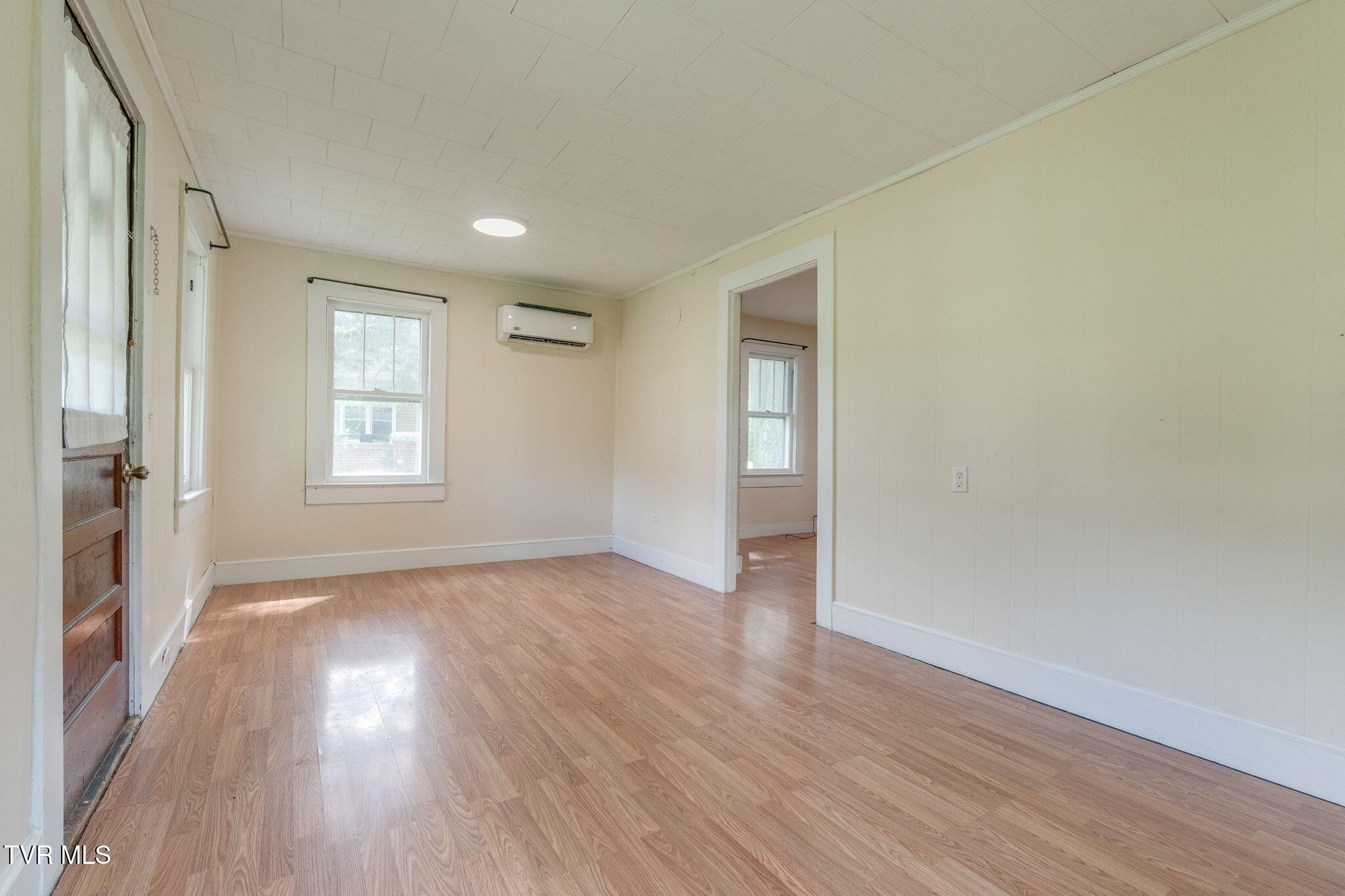 429 Tollett Street Hampton, TN 37658 - Photo 3 of 36 006