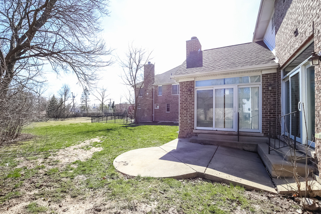 1059 Shermer Road Northbrook, IL 60062 - Photo 6 of 23 a view of a house with a yard