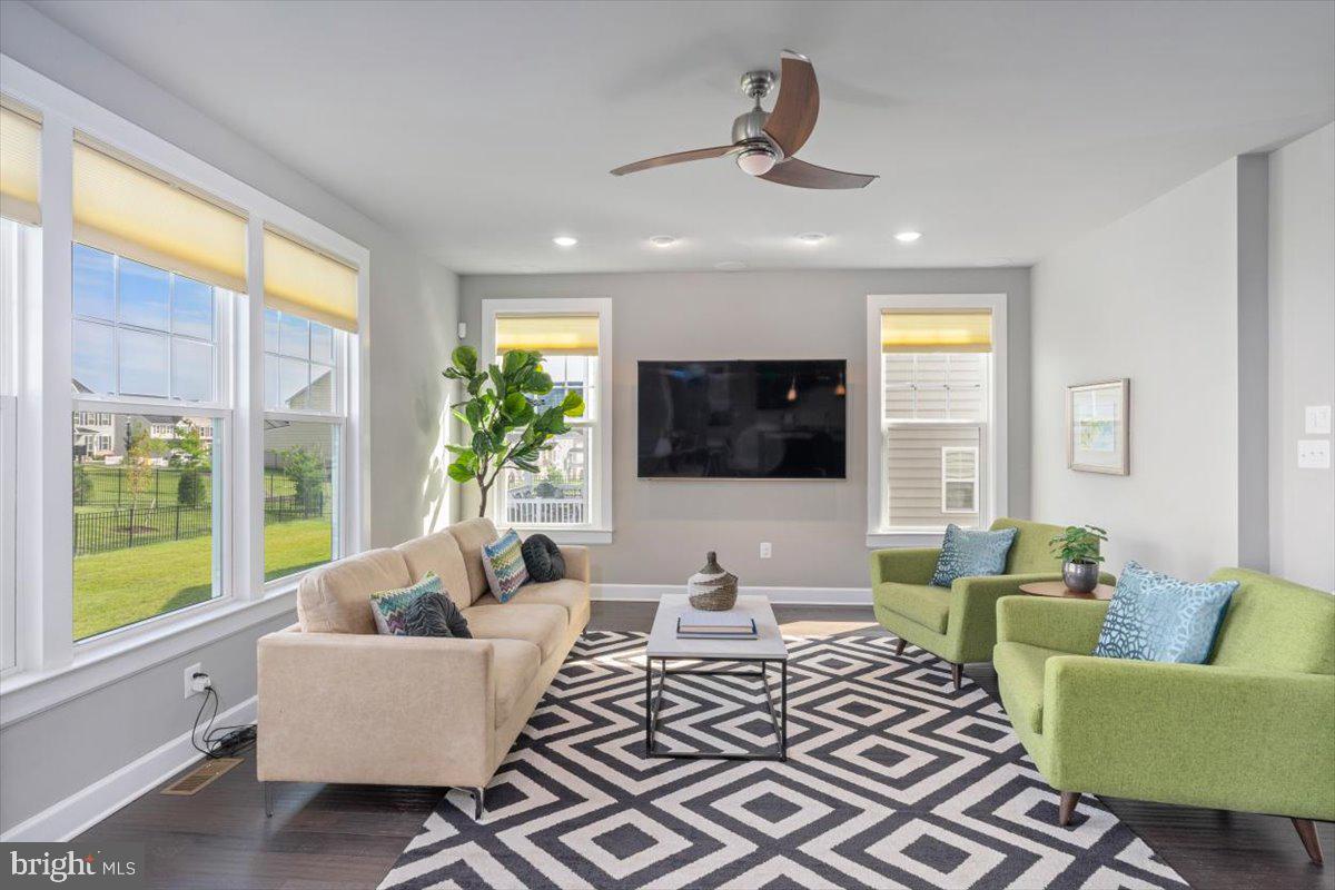 55 Ruthies Way Chalfont, PA 18914 - Photo 6 of 52 Sunny living area