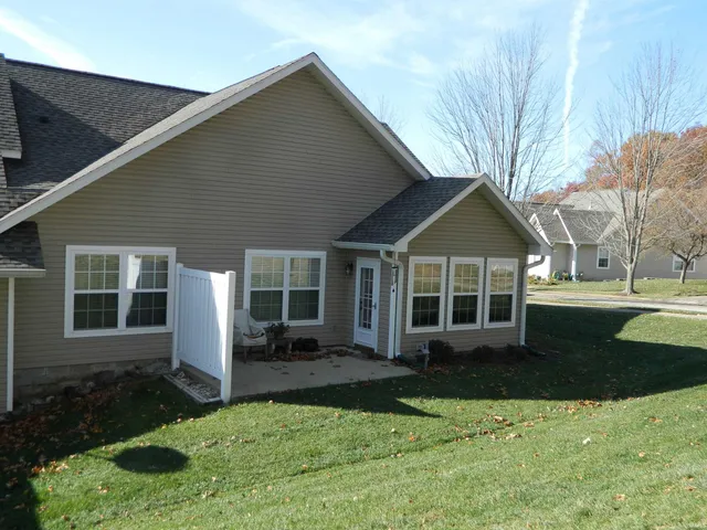 $324,900 | 1511 South Arbor Ridge Court, Bloomington, IN 47403