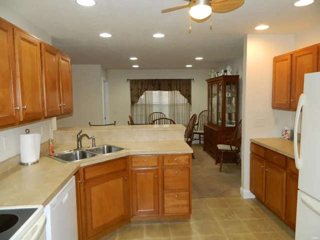 $324,900 | 1511 South Arbor Ridge Court, Bloomington, IN 47403