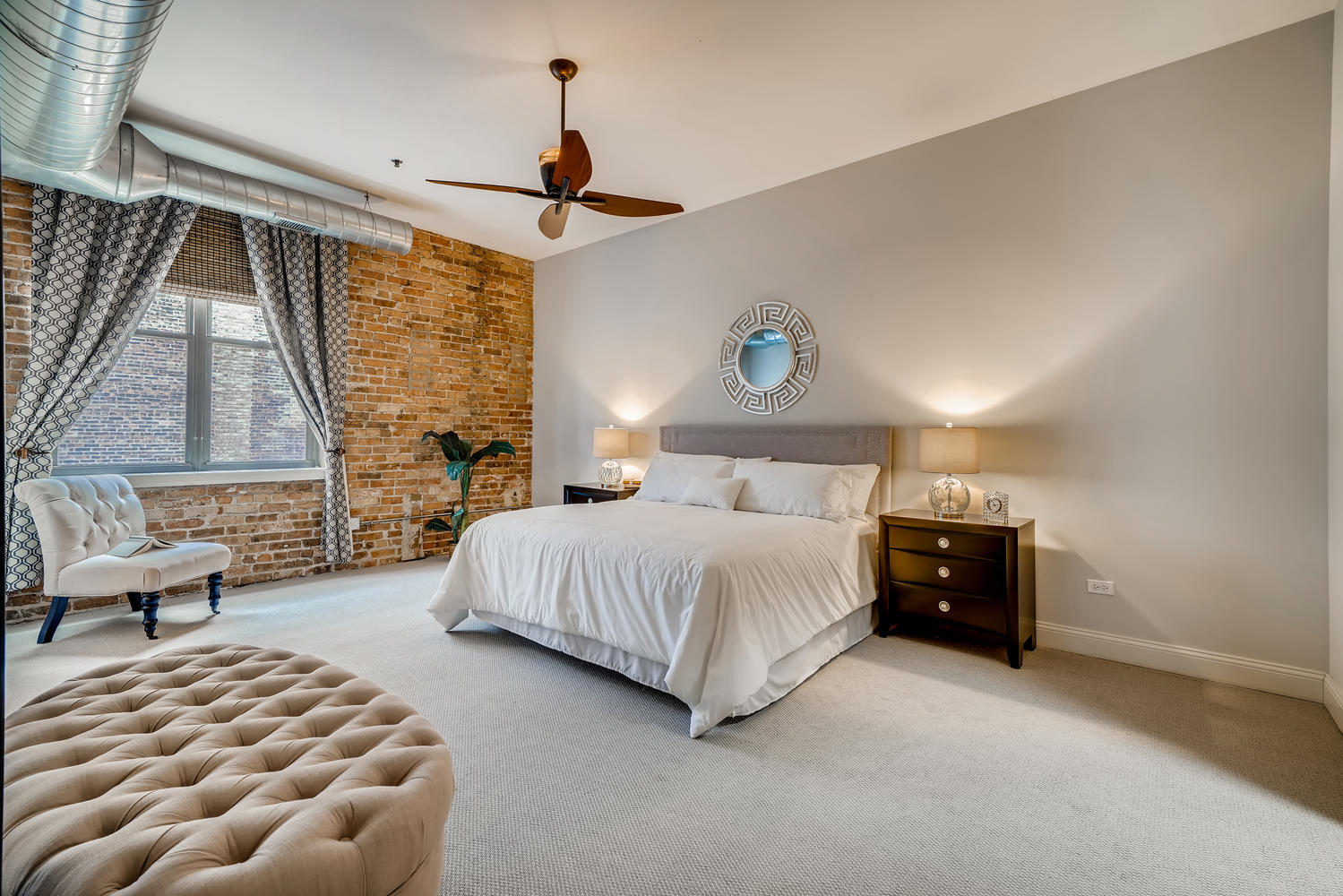 23 North Green Street, Unit 401 Chicago, IL 60607 - Photo 7 of 17 a bedroom with a bed and a large window