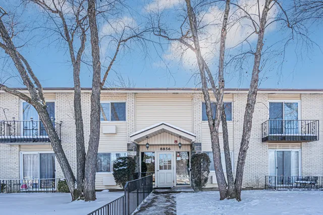 $214,900 | 8856 Northshore Drive, Unit 2C, Des Plaines, IL 60016
