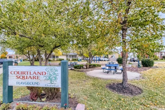 $209,900 | 8856 Northshore Drive, Unit 2C, Des Plaines, IL 60016