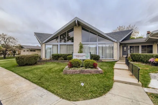 $209,900 | 8856 Northshore Drive, Unit 2C, Des Plaines, IL 60016