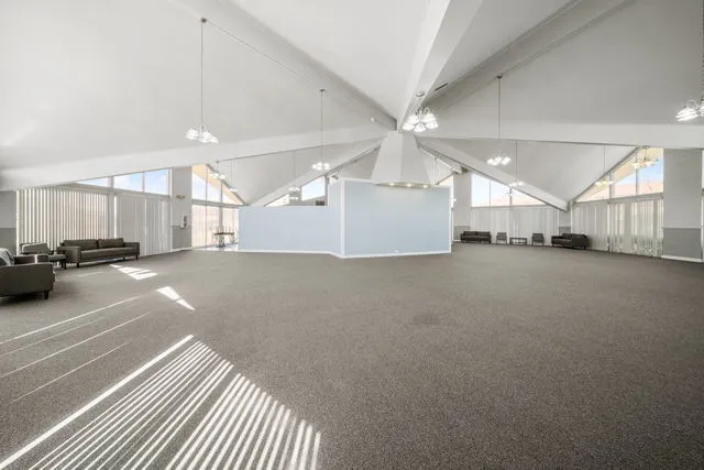 $209,900 | 8856 Northshore Drive, Unit 2C, Des Plaines, IL 60016