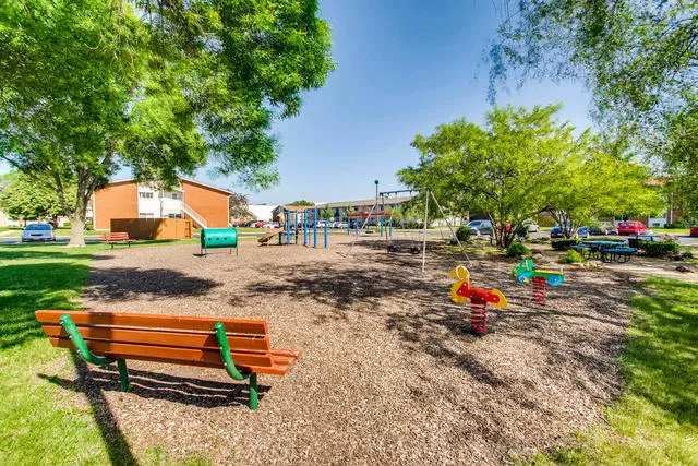 $209,900 | 8856 Northshore Drive, Unit 2C, Des Plaines, IL 60016