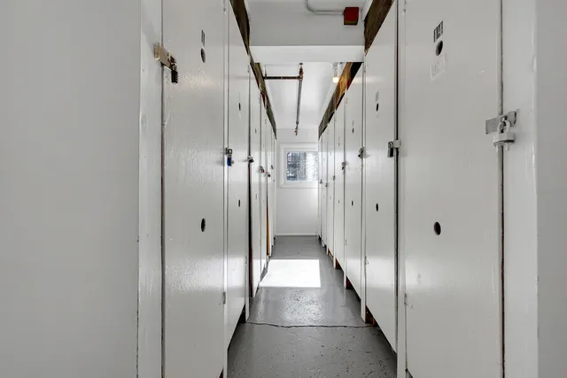 $209,900 | 8856 Northshore Drive, Unit 2C, Des Plaines, IL 60016