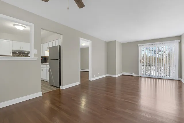 $209,900 | 8856 Northshore Drive, Unit 2C, Des Plaines, IL 60016