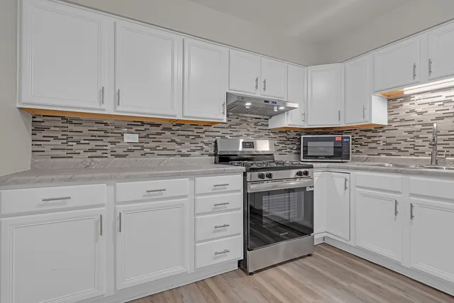 $209,900 | 8856 Northshore Drive, Unit 2C, Des Plaines, IL 60016