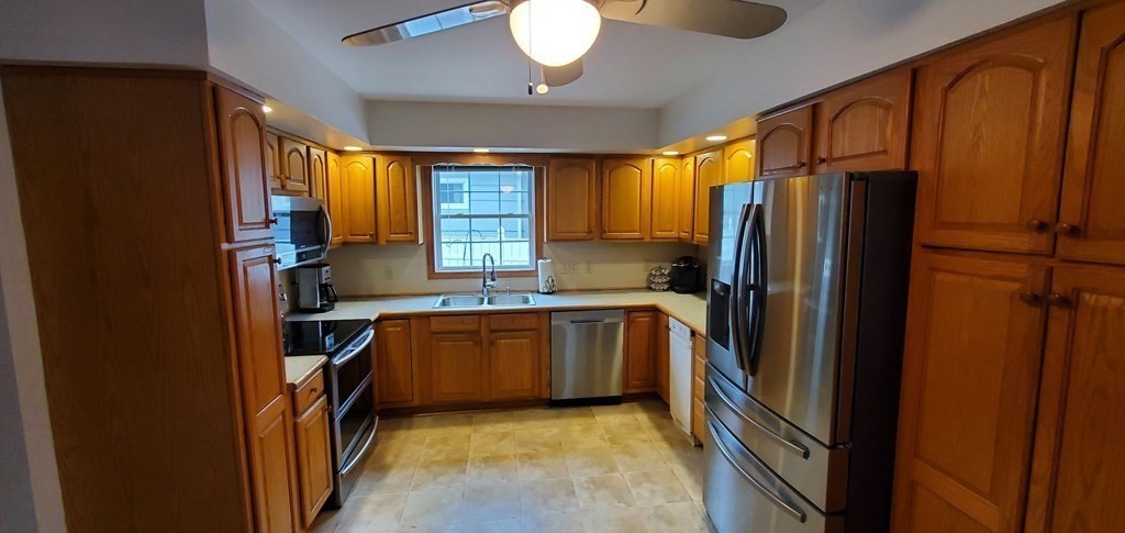 14 Pebble Beach Road Webster, MA 01570 - Photo 3 of 35