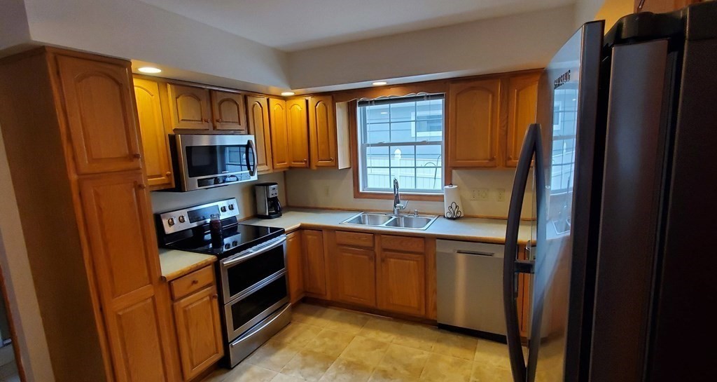 14 Pebble Beach Road Webster, MA 01570 - Photo 4 of 35