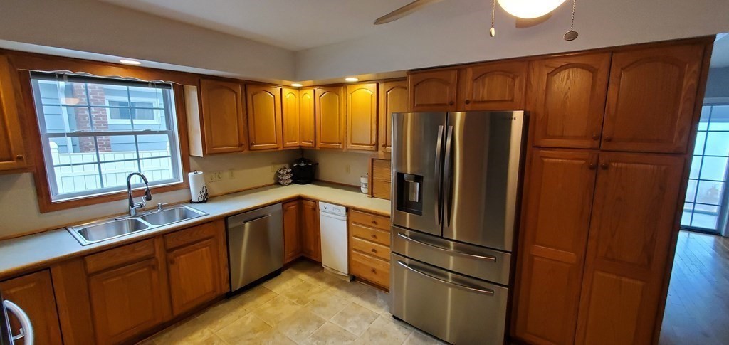 14 Pebble Beach Road Webster, MA 01570 - Photo 5 of 35