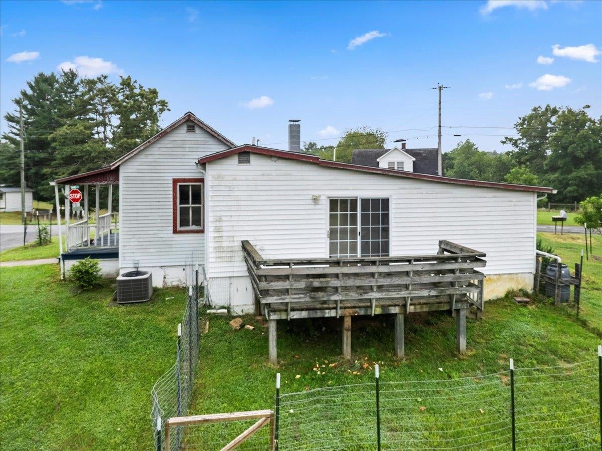 2947 Haynes Road Pulaski, VA 24301 - Photo 26 of 46 Gallery Image 26