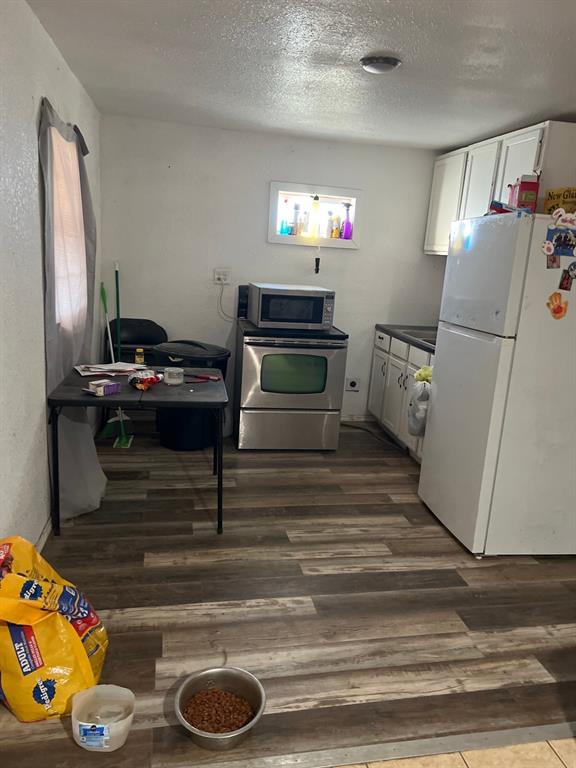 908 Fir Street Plainview, TX 79072 - Photo 4 of 25