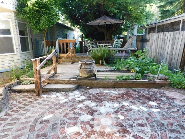1105 Riverside Drive, Unit 32 Vernonia, OR 97064 - Photo 30 of 37 Patio