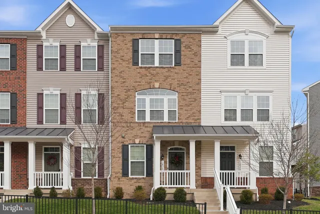 $487,990 | 18363 Reaper Hl Court, Triangle, VA 22172