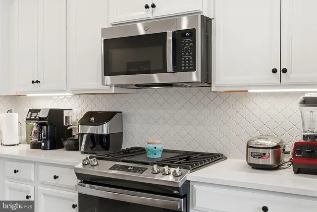 $487,990 | 18363 Reaper Hl Court, Triangle, VA 22172