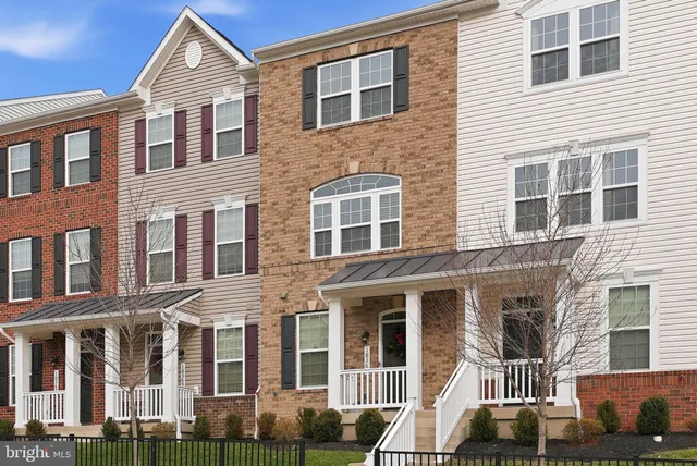 $487,990 | 18363 Reaper Hl Court, Triangle, VA 22172