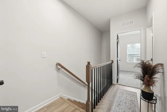 $487,990 | 18363 Reaper Hl Court, Triangle, VA 22172