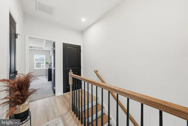 $487,990 | 18363 Reaper Hl Court, Triangle, VA 22172