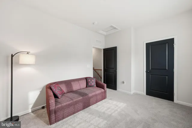 $487,990 | 18363 Reaper Hl Court, Triangle, VA 22172