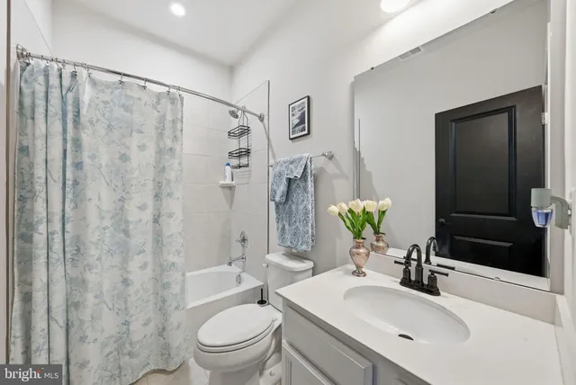 $487,990 | 18363 Reaper Hl Court, Triangle, VA 22172