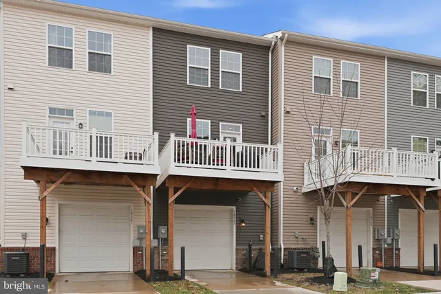 $487,990 | 18363 Reaper Hl Court, Triangle, VA 22172