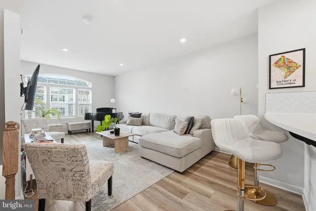 $487,990 | 18363 Reaper Hl Court, Triangle, VA 22172