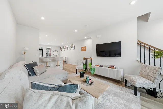 $487,990 | 18363 Reaper Hl Court, Triangle, VA 22172