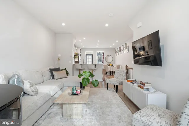 $487,990 | 18363 Reaper Hl Court, Triangle, VA 22172