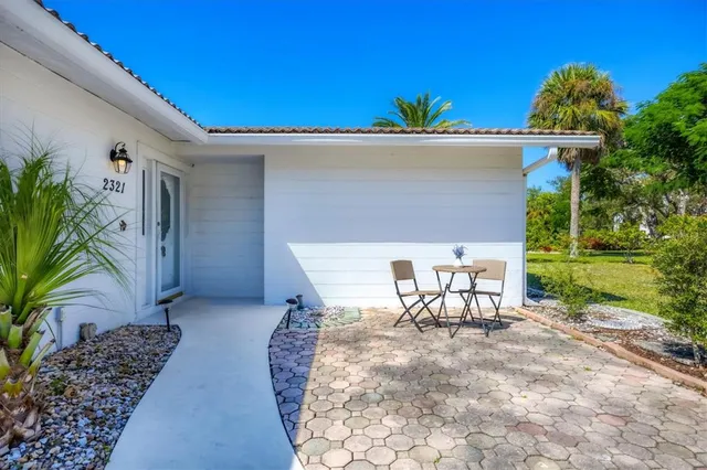 $425,000 | 2321 Goya Drive, Nokomis, FL 34275