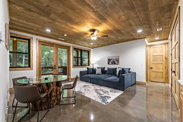 $849,000 | 40 Lees Ride, McCaysville, GA 30555