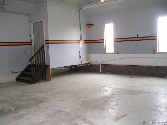 17020 Hickory Ridge Road Fenton, MI 48430 - Photo 4 of 9 Garage