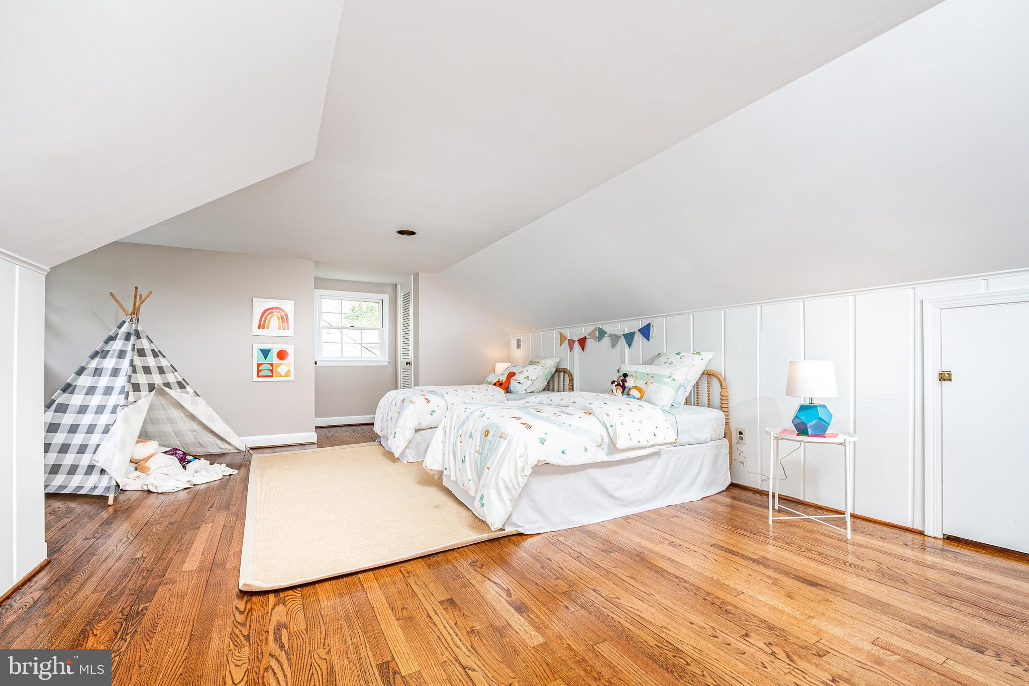 9914 Old Spring Road Kensington, MD 20895 - Photo 22 of 34 Very large upper level bedroom