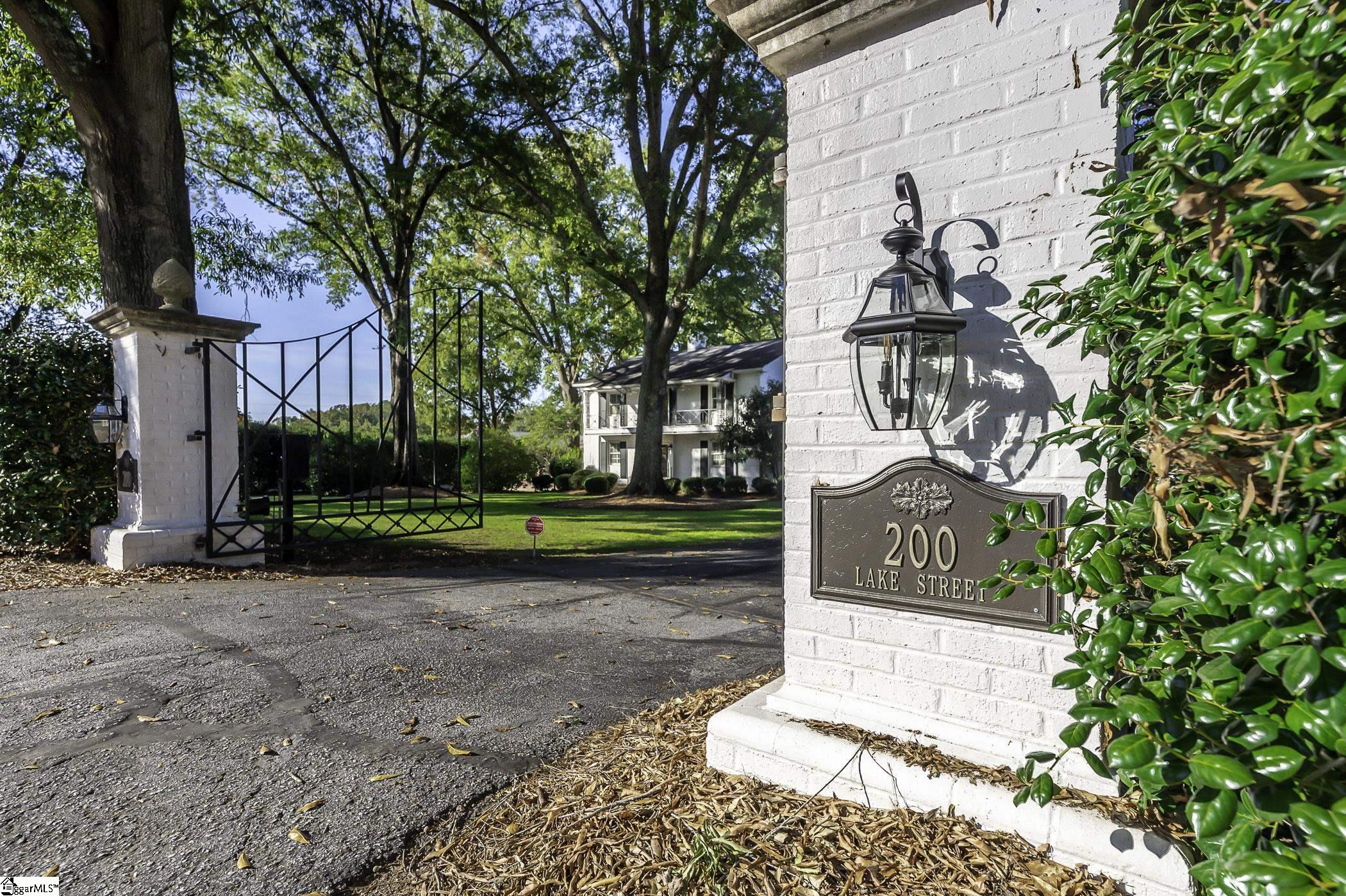 200 Lake Street Laurens, SC 29360 - Photo 2 of 35