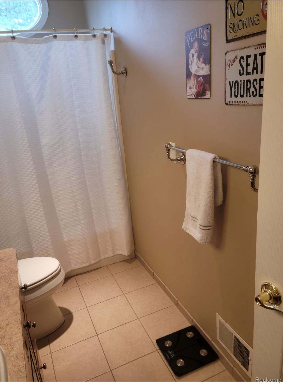 155 Peters Road Milford, MI 48381 - Photo 21 of 41 Gallery Image 21