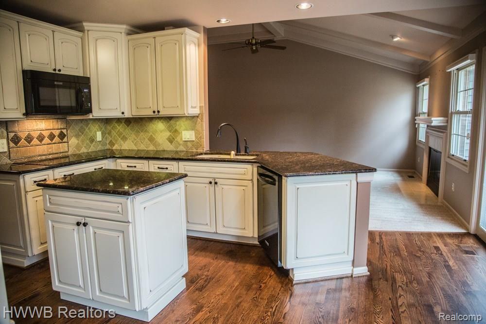 271 Marmoor Court, Unit 26 Rochester Hills, MI 48309 - Photo 10 of 46