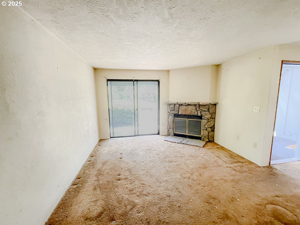 650 Harlow Road, Unit 130 Springfield, OR 97477 - Photo 4 of 17