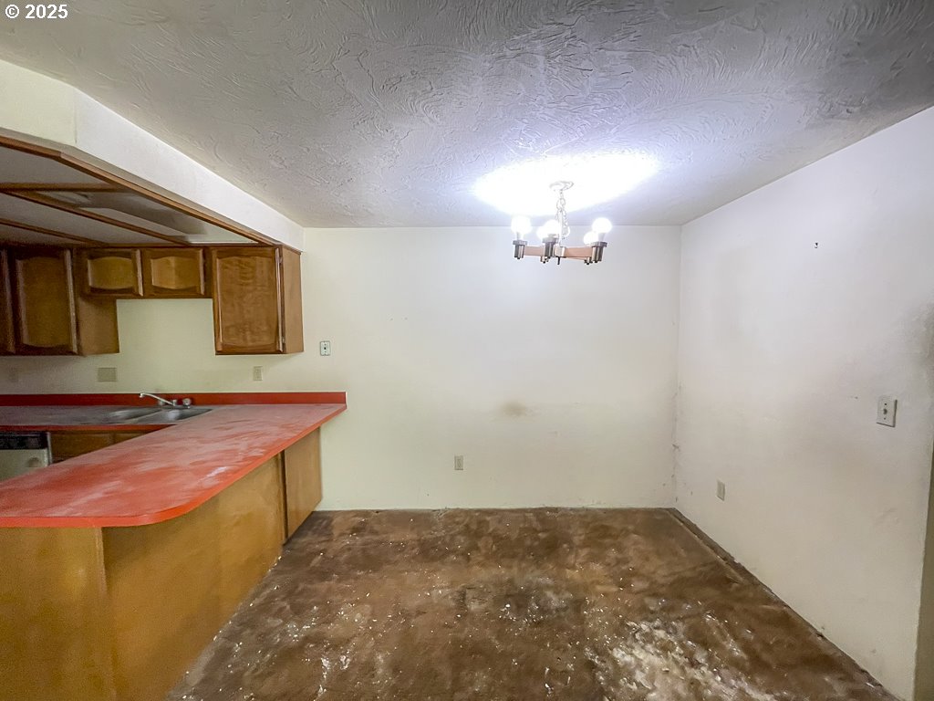 650 Harlow Road, Unit 130 Springfield, OR 97477 - Photo 5 of 17