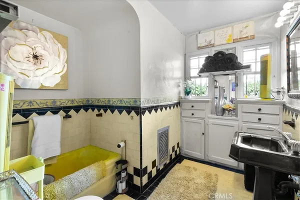 $875,000 | 3640 West 60th Street, Los Angeles, CA 90043